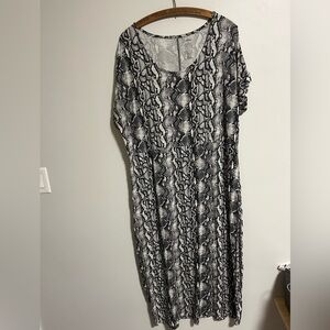 (3/$20) George plus size 1x Black and Gray snake print short Sleeve Dress